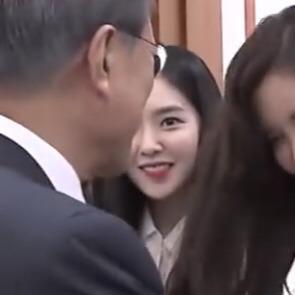문통을 바라보는 아이린 눈빛 | 인스티즈