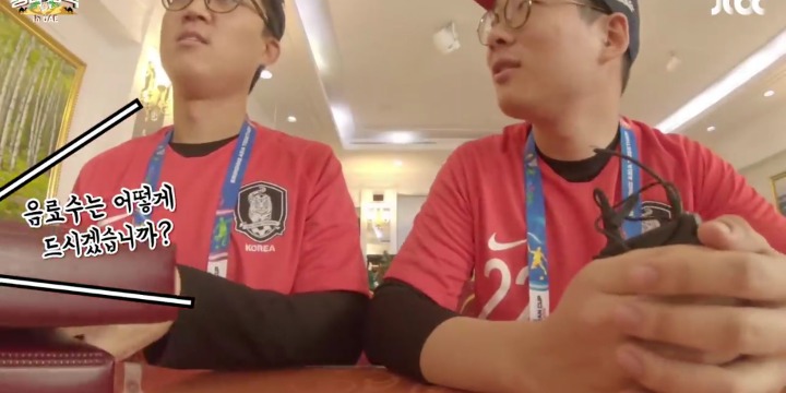 쉬지않고 게겐프레싱하는 북한 옥류관 직원.jpg | 인스티즈