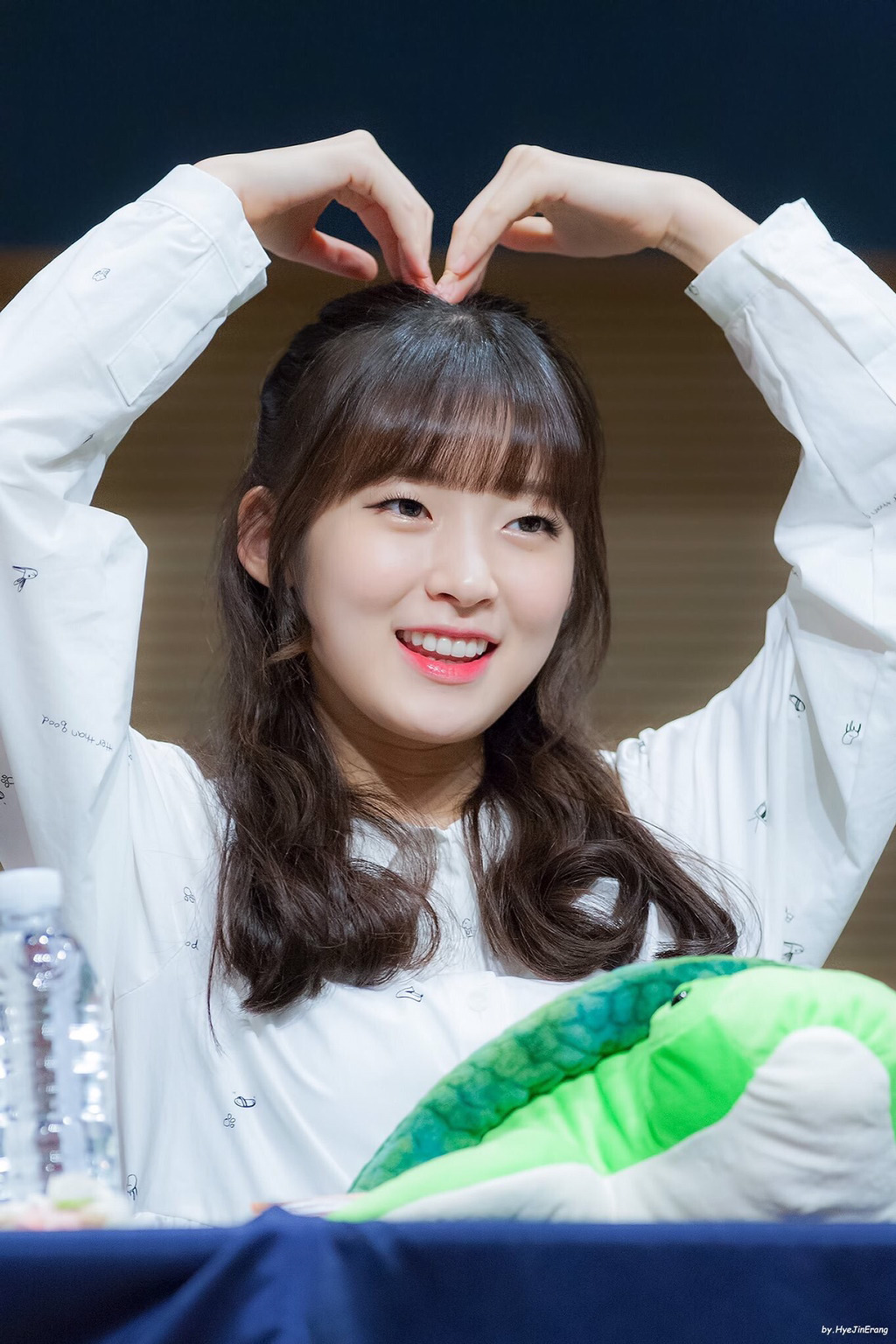 [오마이걸] 비가와서 그런지 몸의 온도가 내려간 것 같아서 아린이 | 인스티즈