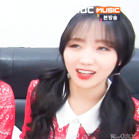 러블리즈 수정이가 삐졌을때.gif | 인스티즈