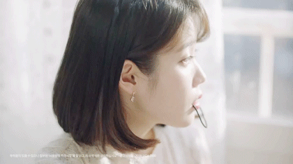 머리 묶는 아이유.gif | 인스티즈