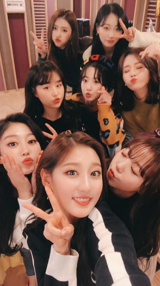 데뷔 4주년 축하 전광판가서 인증 남긴 러블리즈.jpg | 인스티즈