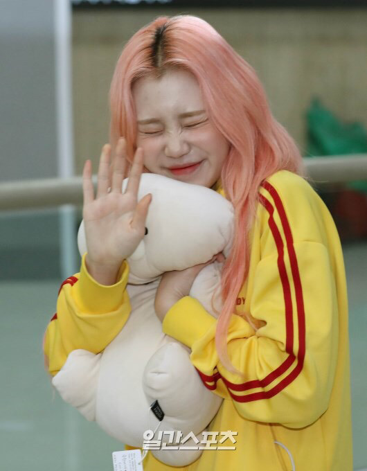 6/19 귀국하는 모모랜드 주이.jpg | 인스티즈