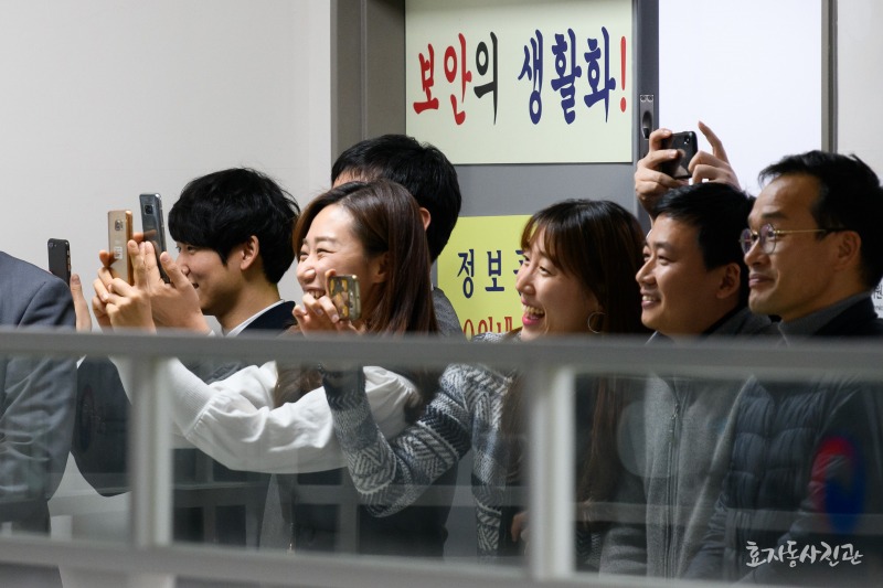 문 대통령과 공무원들의 만남 | 인스티즈