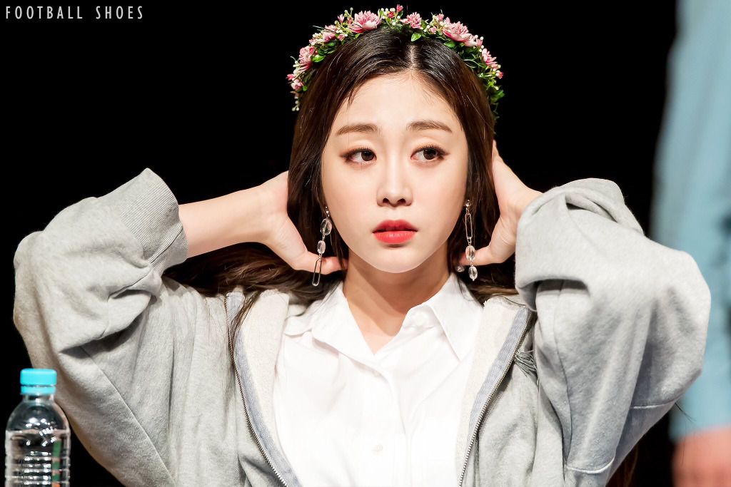 [러블리즈] 근로자의 날이라 그런지 평소 보다 일이 더 많아진 기분이라서 지수 | 인스티즈