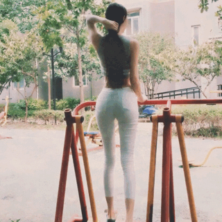 놀이터에서 운동하는 여자 | 인스티즈
