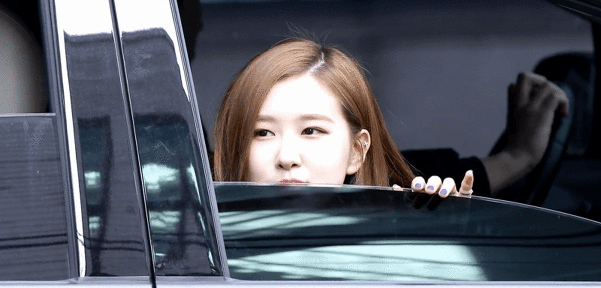 퇴근길 팬들에게 수줍게 대답하는 블랙핑크 로제.gif | 인스티즈