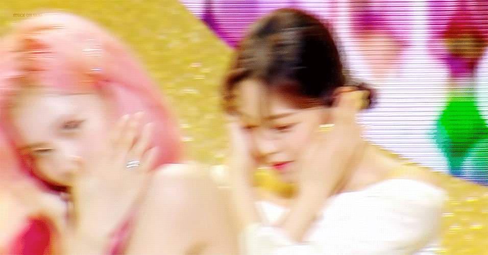 여전히 사람홀리는 사나의 눈빛ㄷㄷㄷ.gif | 인스티즈