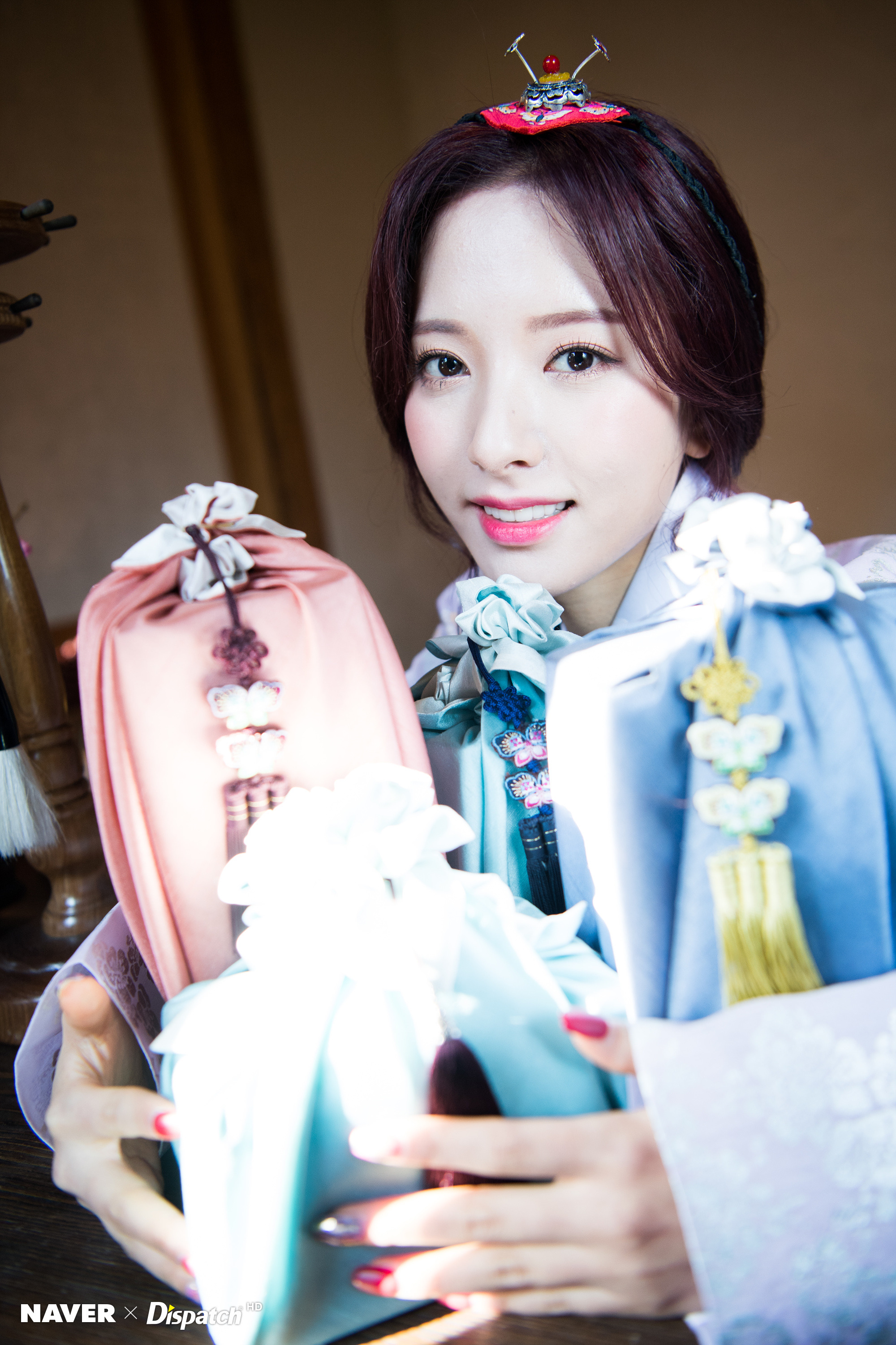 [사이즈핵큼] 오늘자 한복입은 우주소녀 보나.jpg | 인스티즈