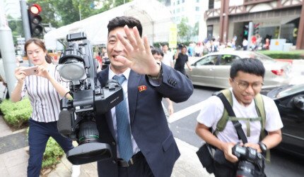 북한 기자 따라다니는 기자들 | 인스티즈