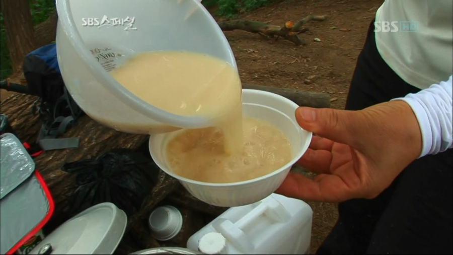 산 위에서 마시는 막걸리 | 인스티즈
