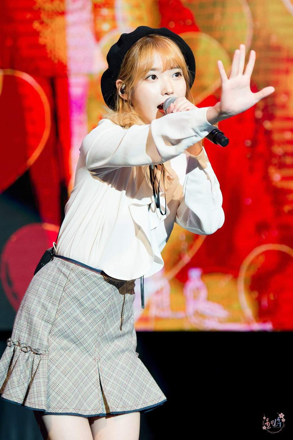 시즌별로 보는 아이유.jpgif | 인스티즈