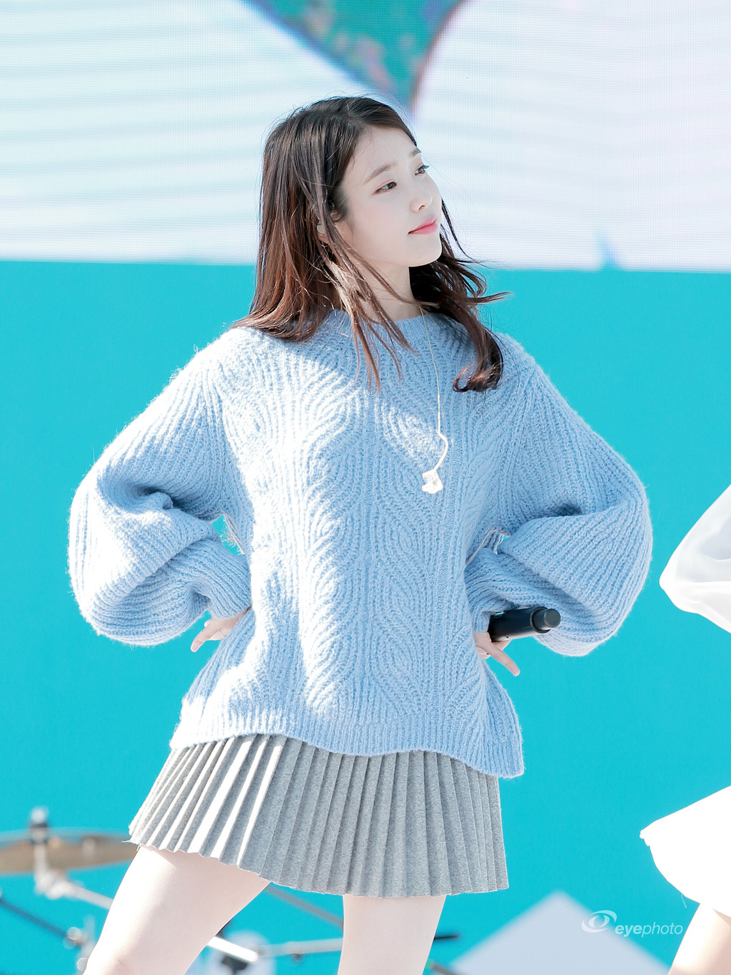 하늘하늘한 하늘색 아이유.jpg | 인스티즈