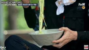 유재석 콩국수 먹방.GIF | 인스티즈