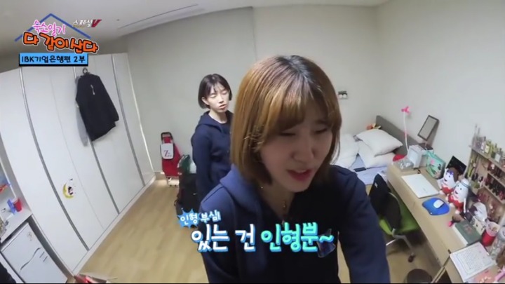 팬들에게 받은 선물 자랑하는 일일MC.jpg | 인스티즈