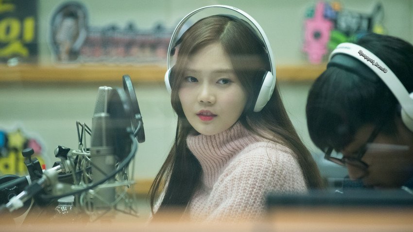 오마이걸에서 제일 안웃고 시크한 멤버 | 인스티즈