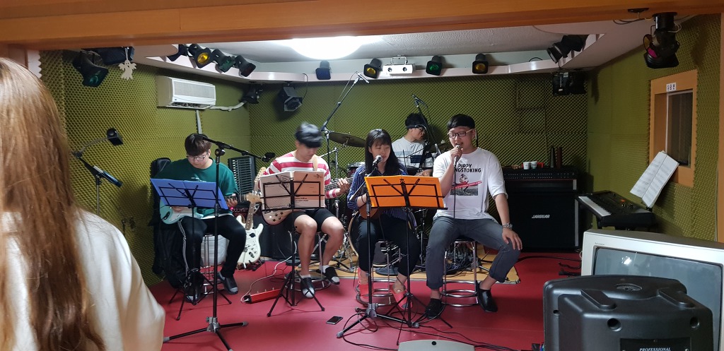 프릴리 합주 사진(객원 이영준) - 프릴리(20대) - 하멜과 리사 (실용음악학원+녹음실+하멜아트홀:공연장) 프릴리 합주 사진(객원 이영준)